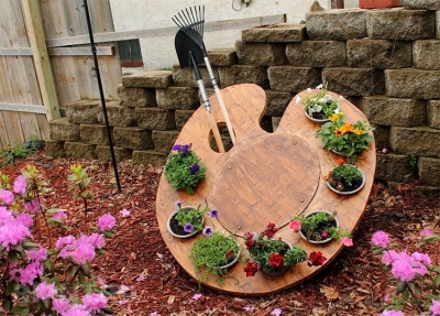 





32 идеи с фото для оригинального украшения сада своими руками



