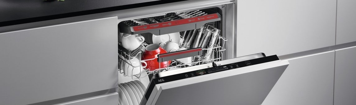 Рейтинг
</p>
<h3> Asko</h3>
<p>
Продукція бренду надійна, економічна і дуже ефективна. В асортименті представлені різноманітні пристрої, в тому числі збільшеної місткості. Всі деталі, що зазнають великих навантажень при роботі, виконані не з пластику, а з нержавіючої сталі, що дозволяє гарантувати довгий термін служби будь-якого посудомийки. Ще один пріоритет — розумне споживання ресурсів, завдяки якому помітно знижуються витрати при експлуатації.
</p>
<p>
Переваги конструкції та функціоналу:
</p>
<ul>
<li>Герметизація дверцят без гумової манжети запобігає появі забруднень та неприємного запаху;</li>
<li>Зручна чотирирівнева організація завантаження посуду;</li>
<li>Опція Wide Spray формує струмінь води під тиском, що допомагає досягти ідеальної чистоти.</li>
</ul>
<p>
ASKO DFI444B/1 — вбудована модель, розрахована на 14 комплектів. Передбачено 7 режимів миття, є можливість створення програм із власними налаштуваннями. Панель керування, оснащена дисплеєм, за потреби блокується. Система самоочищення спрощує догляд за приладом.
</p>
<h3>Bosch</h3>
<p>
Жоден рейтинг кращих виробників посудомийних машин не обійдеться без цього бренду. Пристрої Bosch є одними з найпопулярніших і затребуваних по всьому світу. Компанія веде активну діяльність з розробки нових рішень, які роблять використання техніки більш комфортним і економічним. Багатоступінчасте тестування забезпечує високу якість і довговічність будь-якого виробу.
</p>
<p>
<img decoding= reyting-luchshikh-proizvoditeley-posudomoechnykh-mashin-2-min.jpg